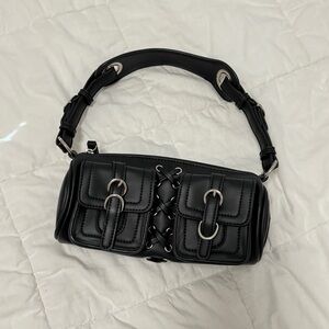 Baguette bag from princess polly in black.
Never really used out.